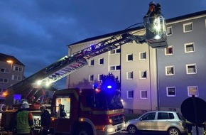 Feuerwehr Hattingen: FW-EN: Rauch aus Dachfenster