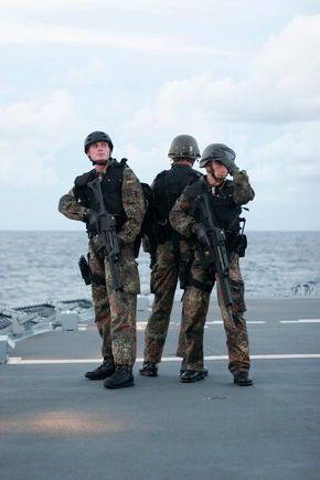 Deutsche Marine - Bilder der Woche: Fotobeispiele von Marinesoldaten im Einsatz unter anderem zum Boarding