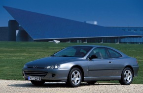 Peugeot (Suisse) SA: Le coupé Peugeot 406 - 100'000 exemplaires produits et un nouveau visage