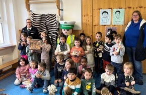 Hauptzollamt Gießen: HZA-GI: Bundesweiter Vorlesetag: Zöllnerin liest im Kindergarten Spatzennest