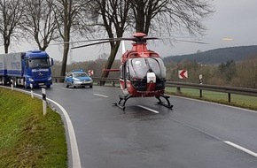 Polizeiinspektion Hameln-Pyrmont/Holzminden: POL-HM: Schwerer Verkehrsunfall an der Kreisgrenze