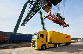 DHL Group: PM: DHL setzt in seiner Formel-1-Logistik erstmals auf Schienentransport / PR: DHL brings rail into its Formula 1&reg; logistics for the first time