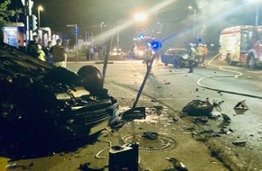 Feuerwehr Hattingen: FW-EN: Schwerer Verkehrsunfall mit vier Verletzten in Hattingen