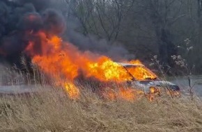 Polizeiinspektion Stade: POL-STD: Auto auf Parkplatz an der Autobahn 26 in Dollern ausgebrannt - Polizei sucht Zeugen
