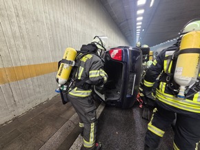 FW-AR: Schwerer Verkehrsunfall auf der BAB 46 im Tunnel Uentrop mit 3 verletzten Personen Großangelegte Rettungsübung im Tunnel der A46 bei Arnsberg