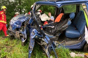 Kreispolizeibehörde Soest: POL-SO: Nachtrag: Pkw-Fahrer schwer verletzt