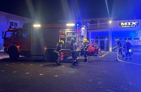 Kreisfeuerwehrverband Main-Taunus e.V.: Feuerwehr MTK: Imbissstand steht lichterloh in Flammen