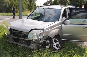 Kreispolizeibehörde Höxter: POL-HX: Zwei Leichtverletzte nach Verkehrsunfall im Einmündungsbereich