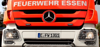 Feuerwehr Essen: FW-E: Verkehrsunfall - schwer verletzter Fahrer musste aus seinem PKW befreit werden
