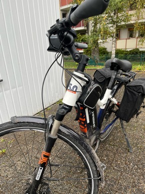 POL-UN: Bergkamen / Bönen - Festnahme von zwei Fahrraddieben - weitere Tatzuordnungen im Rahmen von Ermittlungen erfolgt - Polizei sucht Eigentümer sichergestellter Pedelecs
