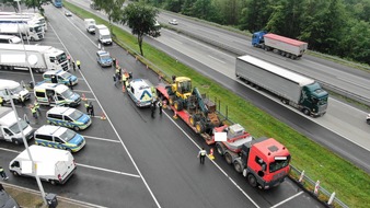 Polizei Dortmund: POL-DO: Kooperative Kontrollaktion auf der A 45 bei Freudenberg - eine Bilanz