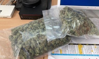 Polizeiinspektion Göttingen: POL-GÖ: (181/2021) Drogenfund bei Verkehrskontrolle - Autobahnpolizei beschlagnahmt rund 600 Gramm Marihuana