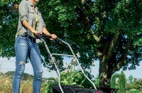 Einhell Germany AG: Einhell Gartenexperte: Wie man den Rasen richtig vertikutiert