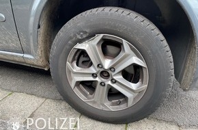 Polizeipräsidium Westpfalz: POL-PPWP: Pkw absichtlich beschädigt