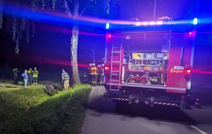 Polizeiinspektion Stade: POL-STD: 23-jähriger Motorradfahre bei Unfall lebensgefährlich verletzt, Einbrecher in Containergebäude in Stade, Unbekannte dringen in Krautsander Beachclub und Veranstaltungsscheune in Freiburg ein