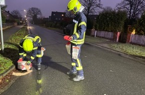 Feuerwehr Flotwedel: FW Flotwedel: Dieselspur sorgt für Feuerwehreinsatz in Klein Eicklingen