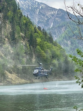 BPOLD 11: Brandbek&auml;mpfung aus der Luft: Die Bundespolizei im Einsatz gegen den Waldbrand im Landkreis Traunstein