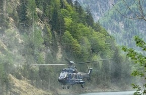 Bundespolizeidirektion 11: BPOLD 11: Brandbek&auml;mpfung aus der Luft: Die Bundespolizei im Einsatz gegen den Waldbrand im Landkreis Traunstein