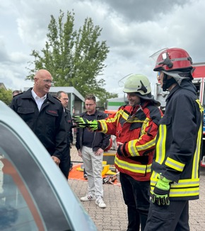 FW D&uuml;ren: Daniel Walter MdB informiert sich &uuml;ber Feuerwehr und Rettungsdienst der Stadt D&uuml;ren