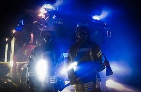 FFW Gemeinde Schwalmtal: FFW Schwalmtal: Feuerwehr löscht Wohnungsbrand unter Polizeischutz in Amern