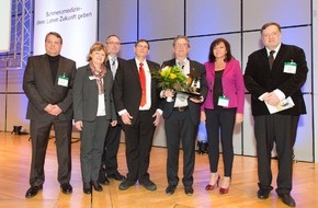 Deutsche Gesellschaft für Schmerzmedizin e.V.: Dr. Oliver Emrich erhält Ehrenpreis des Schmerzpreises / Unermüdliches Engagement für eine bessere Versorgung