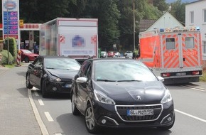 Polizei Rheinisch-Bergischer Kreis: POL-RBK: Kürten - Zwei Verletzte bei Auffahrunfall in Biesfeld