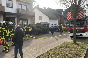 Feuerwehr Bochum: FW-BO: Zwei Hunde aus verrauchter Wohnung in Harpen gerettet