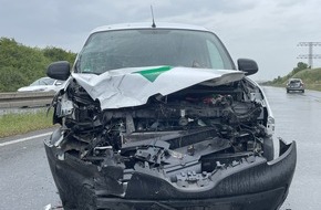 Landespolizeiinspektion Erfurt: LPI-EF: Drei Verletzte nach schwerem Verkehrsunfall