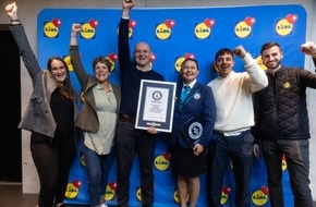 LIDL Schweiz: Lidl Suisse établit un record mondial / La plus grande salade de cervelas au fromage du monde