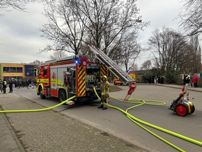 FW Ratingen: Balkonbrand macht Wohnung unbewohnbar