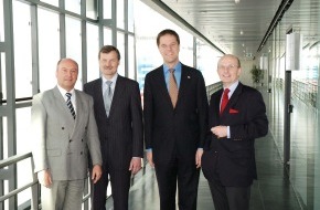 Audi AG: Niederländischer Minister besucht das INI.TUM / Wissenschaftskooperation der AUDI AG