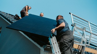 Peeek GmbH: Peeek GmbH: Wie Photovoltaik, Batteriespeicher und dynamische Tarife Energiekosten reduzieren k&ouml;nnen