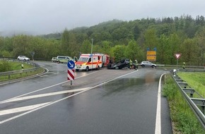Landespolizeiinspektion Nordhausen: LPI-NDH: Kollision im Kreuzungsbereich - zwei Personen verletzt