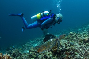 The Ritz-Carlton Maldives, Fari Islands feiert Meilensteine im Bereich Meeresschutz