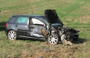 Polizeiinspektion Hameln-Pyrmont/Holzminden: POL-HM: Verkehrsunfall (201101257693)