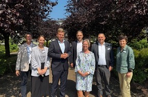Dr. Becker Klinikgesellschaft: Staatssekretär besucht Dr. Becker Klinik Möhnesee