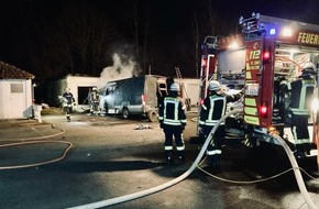 FFW Gemeinde Schwalmtal: FFW Schwalmtal: Fahrzeugbrand im Ortsteil Steeg - Ausbreitung auf angrenzendes Gebäude erfolgreich verhindert