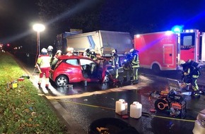 Feuerwehr Bochum: FW-BO: Vier zeitgleiche Verkehrsunfälle halten die Feuerwehr Bochum in Atem