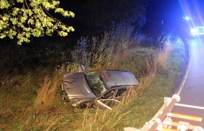 Polizeipräsidium Hamm: POL-HAM: Drogenfahrt endet vor Straßenbaum, 3 schwer verletzte Insassen, 30.000 Euro Sachschaden
