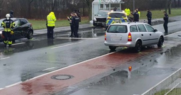 Polizei Lippe: POL-LIP: Detmold. Streifenwagen im Einsatz in Verkehrsunfall verwickelt.
