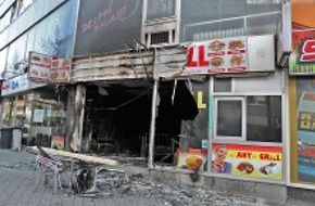 Feuerwehr Essen: FW-E: Döner-Imbiss in Essen ausgebrannt, keine Verletzten