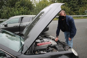 POL-KLE: Kranenburg - Große Verkehrskontrolle der Kreis Klever Polizei am &quot;Tennisschläger&quot; Cannabis-Geruch in der Luft führte zur Blutprobe