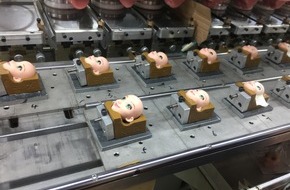 Romero Initiative e.V.: Spielzeug unterm Weihnachtsbaum / Undercover in chinesischen Spielwarenfabriken