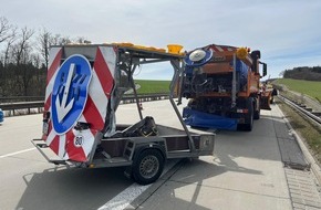 Autobahnpolizeiinspektion: API-TH: Unfall: Mit geschlossenen Augen gegen den Schilderwagen