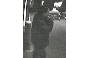 Polizei Düsseldorf: POL-D: Raub auf Spielhalle in der Stadtmitte - Polizei fahndet mit Foto aus der Überwachungskamera und einem Phantombild des Täters - Ihre Veröffentlichungen von Samstag, 10. November 2007