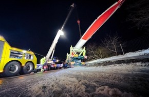 Polizeiinspektion Cuxhaven: POL-CUX: Technischer Defekt an einem Schwertransport auf der BAB27 f&uuml;hrt zu hohen Sachsch&auml;den und andauernden Verkehrsbehinderungen