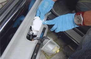 Polizei Düsseldorf: POL-D: Düsseldorfer Kriminalpolizei lässt Drogenbande auffliegen - Festnahmen
Fotos hängen als Datei in OTS an