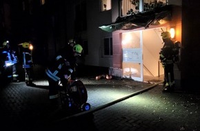 Feuerwehr Oberhausen: FW-OB: Rauchmelder und aufmerksamer Nachbar retten Frau und Hund das Leben