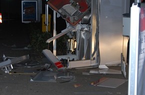 Polizeidirektion Göttingen: POL-GOE: (537/2012) Unbekannte sprengen freistehenden Geldautomaten - Gerät komplett zerstört, Tresor unbeschädigt