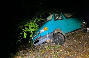 Polizeidirektion Landau: POL-PDLD: Festgefahren im Wald Eschbach, Madenburg Samstag, 01.11.2023, 04:05 Uhr